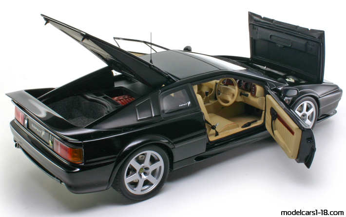 1993 - Lotus Esprit V8 AutoArt 1/18 (Червен) Отваряеми части