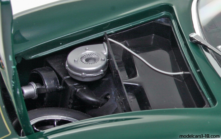 1973 - Lotus Europa Special Kyosho 1/18 (Зелен) Багажник / Отварящи се фарове