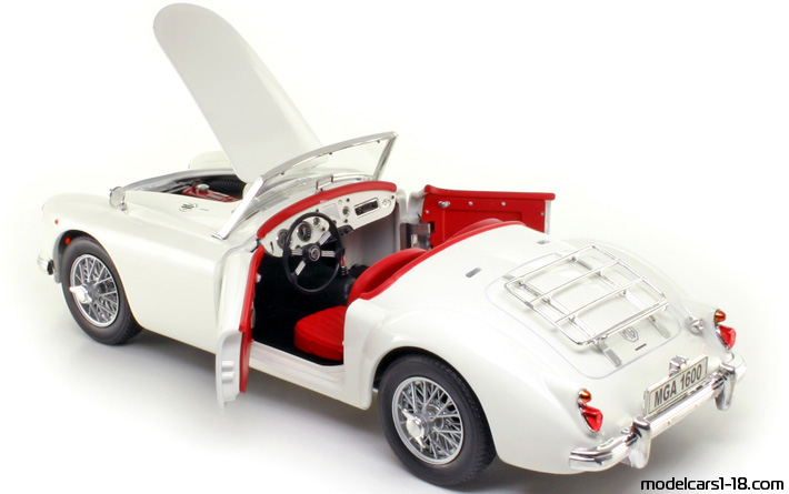 1955 - MG MGA Revell 1/18 (Бял) Отваряеми части