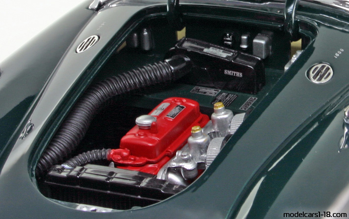 1955 - MG MGA Revell 1/18 (Зелен) Двигател