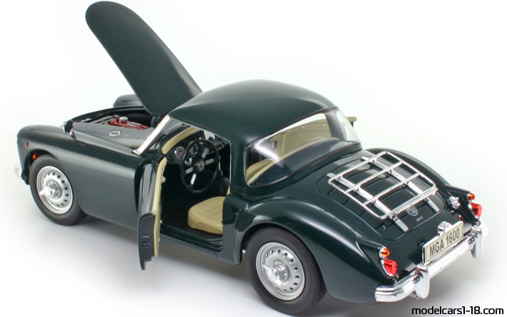 1955 - MG MGA Revell 1/18 (Зелен) Отваряеми части