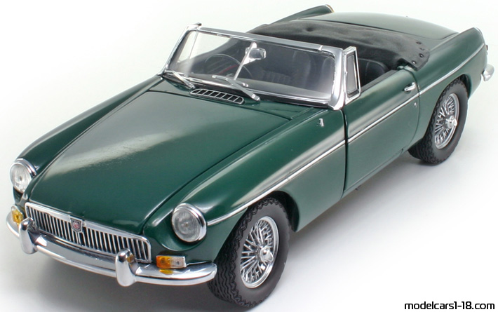 1966 - MG MGB MkI Kyosho 1/18 (Green) Предна лява страна