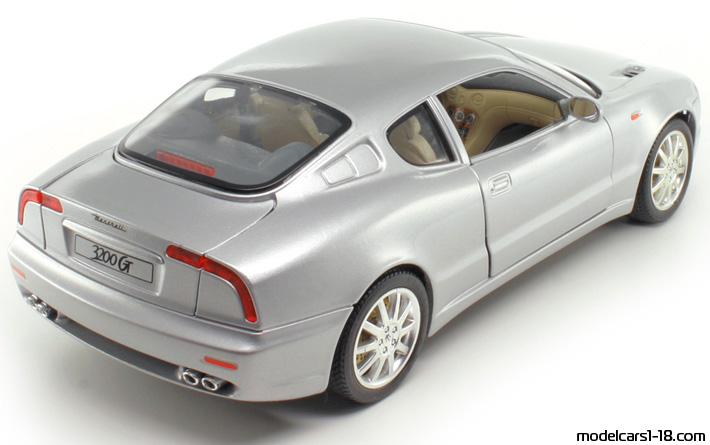 1998 - Maserati 3200 GT Bburago 1/18 (Сребрист) Задна дясна страна