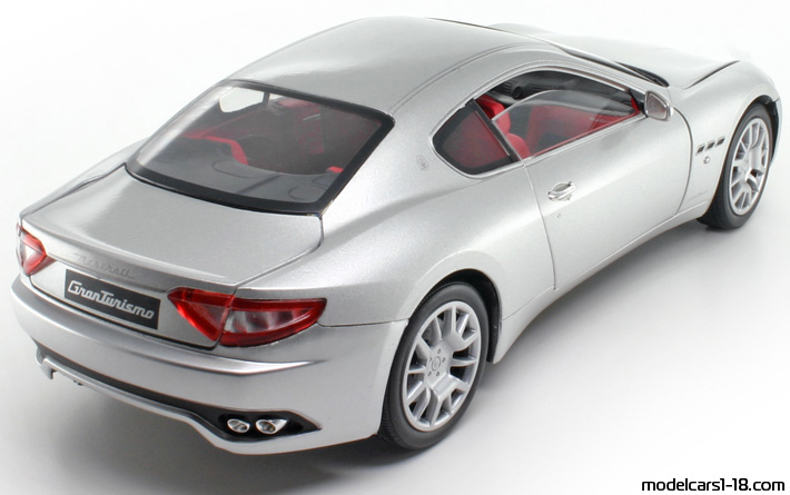 2007 - Maserati GranTurismo Mondo Motors 1/18 (Светло сребрист) Задна дясна страна