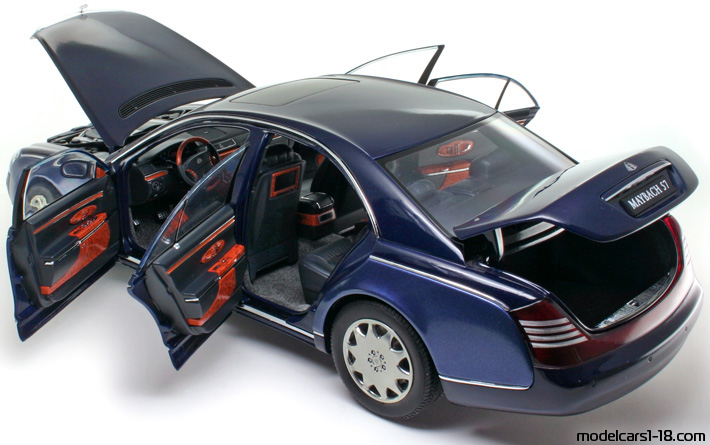 2002 - Maybach 57 AutoArt 1/18 (Син / Син) Отваряеми части