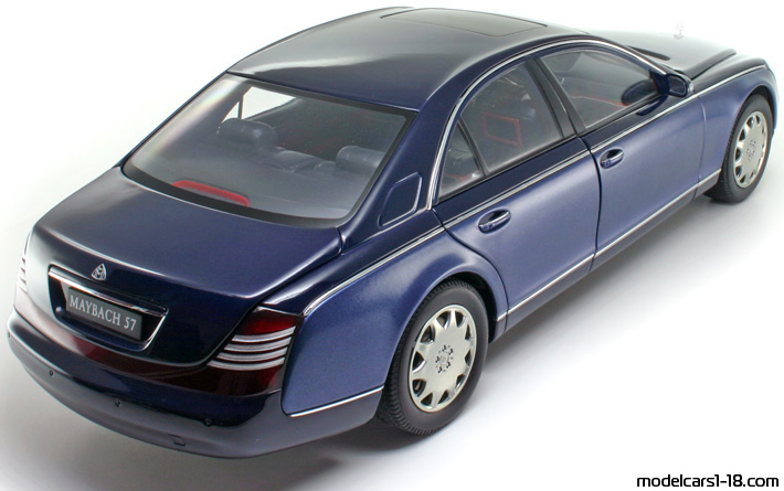 2002 - Maybach 57 AutoArt 1/18 (Син / Син) Задна дясна страна