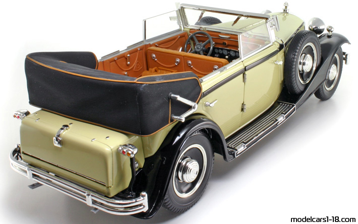 1932 - Maybach DS8 Zeppelin Anson 1/18 (Злаетн / Черен) Задна дясна страна