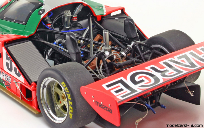 1991 - Mazda 787B AutoArt 1/18 (Червен / Зелен) Двигател