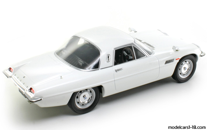 1967 - Mazda Cosmo Sport Triple9 Collection 1/18 (Бял) Отваряеми части