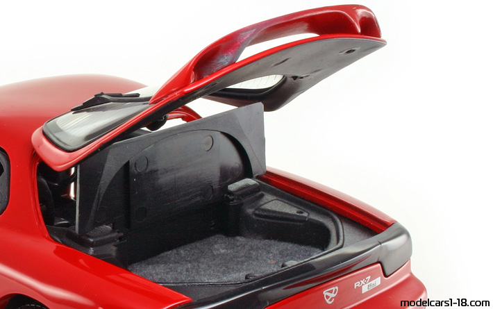 1993 - Mazda RX-7 Kyosho 1/18 (Червен) Багажник / Отварящи се фарове