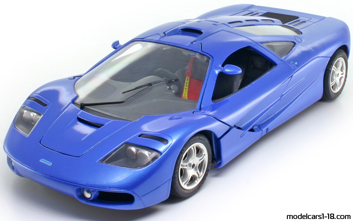 1993 - McLaren F1 Concept Guiloy 1/18 (Син) Предна лява страна