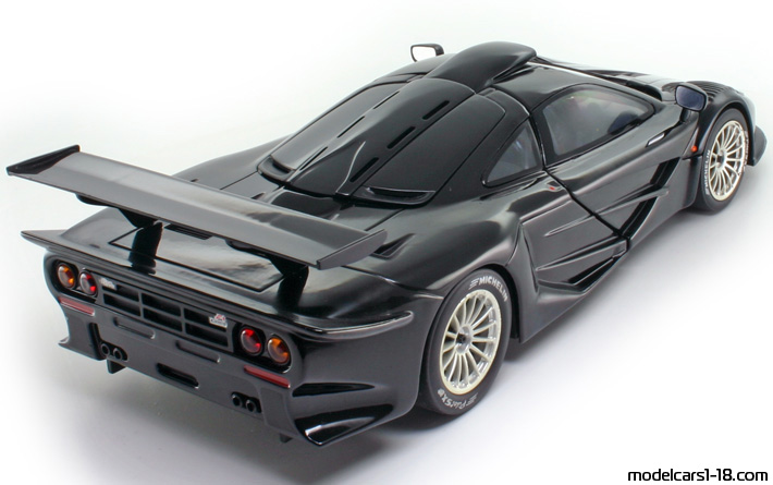 1997 - McLaren F1 GTR Long Tail UT 1/18 (Черен) Задна дясна страна