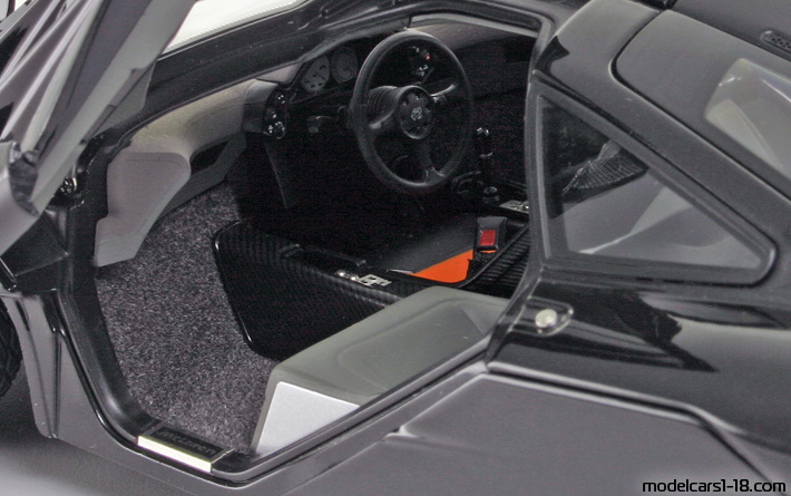 1993 - McLaren F1 AutoArt 1/18 (Черен) Интериор арматурно табло