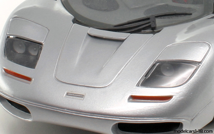 1993 - McLaren F1 Maisto 1/18 (Сребрист) Багажник / Отварящи се фарове