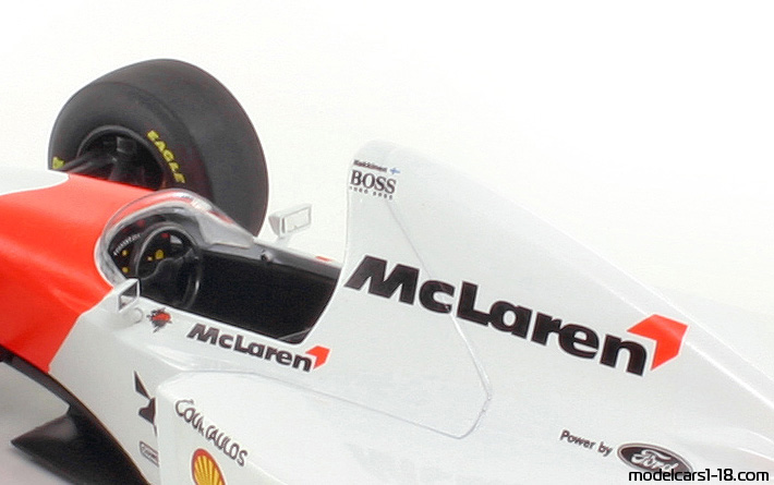 1993 - McLaren Ford MP4-8 Minichamps 1/18 (Бял / Червен) Интериор арматурно табло