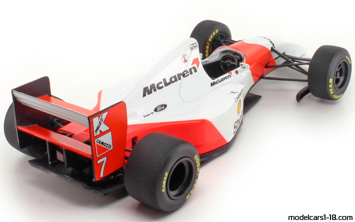 1993 - McLaren Ford MP4-8 Minichamps 1/18 (Бял / Червен) Задна дясна страна