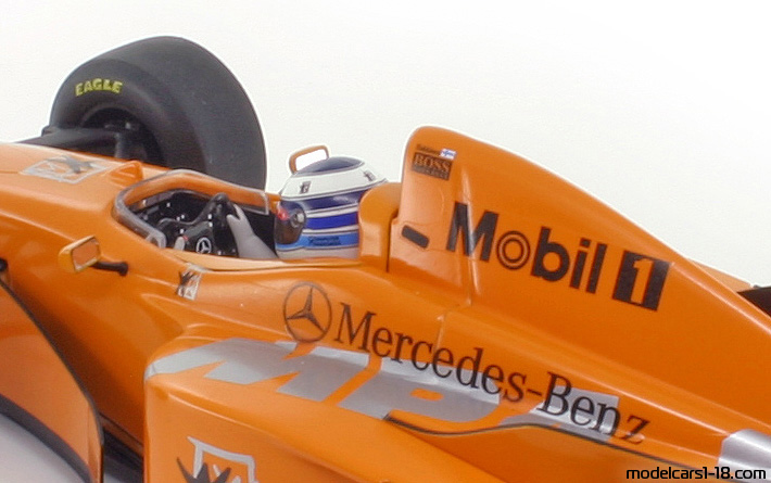 1997 - McLaren Mercedes MP4-12 Minichamps 1/18 (Оранжев / Черен) Интериор арматурно табло