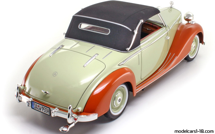 1949 - Mercedes 170 S (W191) Signature Models 1/18 (Бял / Оранжев) Задна дясна страна