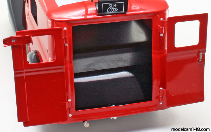 1952 - Mercedes 170 V (W136) Schuco 1/18 (Червен / Черен) Багажник / Отварящи се фарове