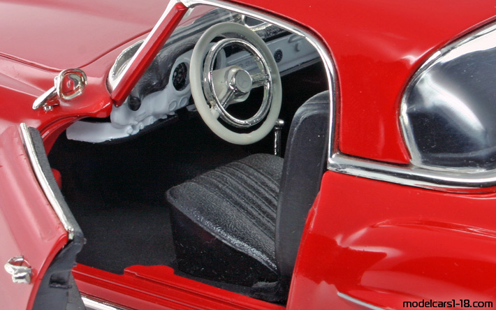 1955 - Mercedes 190 SL (R121) ERTL 1/18 (Червен) Интериор арматурно табло