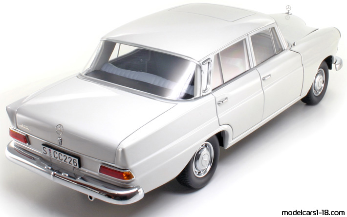 1961 - Mercedes 200 (W110) Norev 1/18 (Бял) Задна дясна страна