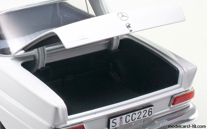 1961 - Mercedes 200 (W110) Norev 1/18 (Бял) Багажник / Отварящи се фарове