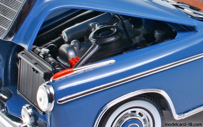 1956 - Mercedes 220 SE (W180) Sun Star 1/18 (Син) Двигател