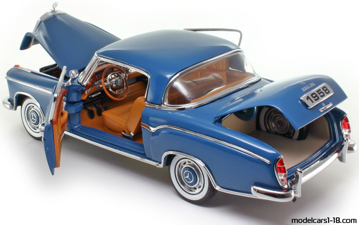 1956 - Mercedes 220 SE (W180) Sun Star 1/18 (Син) Отваряеми части