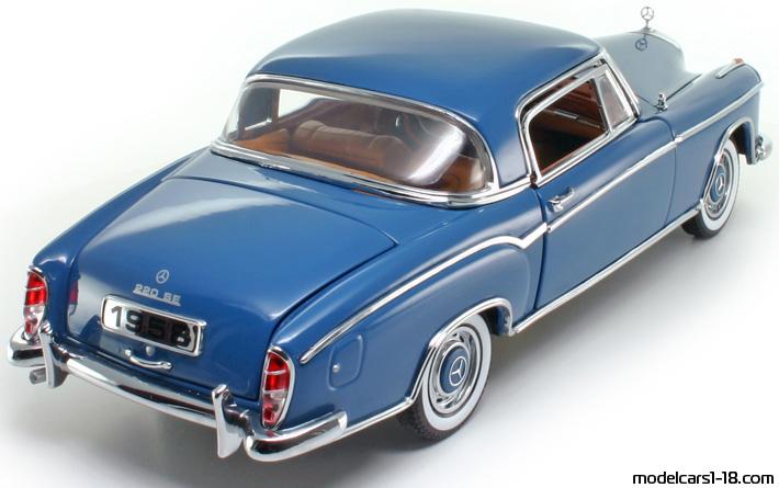 1956 - Mercedes 220 SE (W180) Sun Star 1/18 (Син) Задна дясна страна