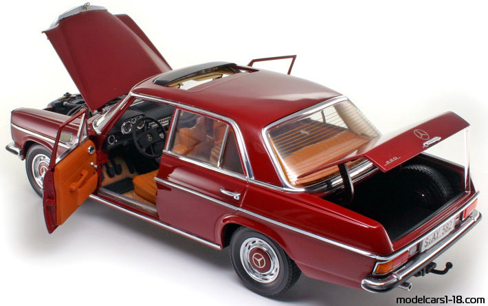 1968 - Mercedes 220 (W115) Sun Star 1/18 (Червен) Отваряеми части