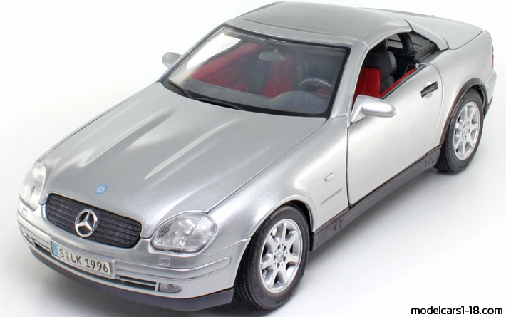 1997 - Mercedes 230 SLK (R170) Maisto 1/18 (Сребрист) Предна лява страна
