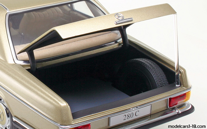 1971 - Mercedes 280 C (W114) AutoArt 1/18 (Злаетн) Багажник / Отварящи се фарове