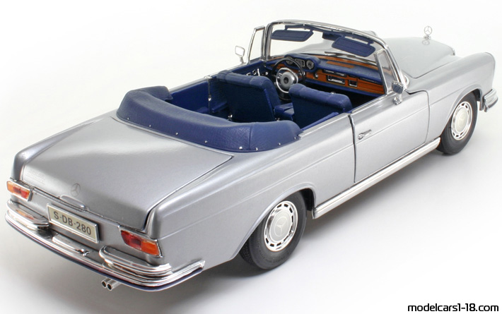 1966 - Mercedes 280 SE (W111) Maisto 1/18 (Сребрист) Задна дясна страна