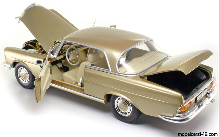 1969 - Mercedes 280 SE (W111) Norev 1/18 (Черен) Отваряеми части