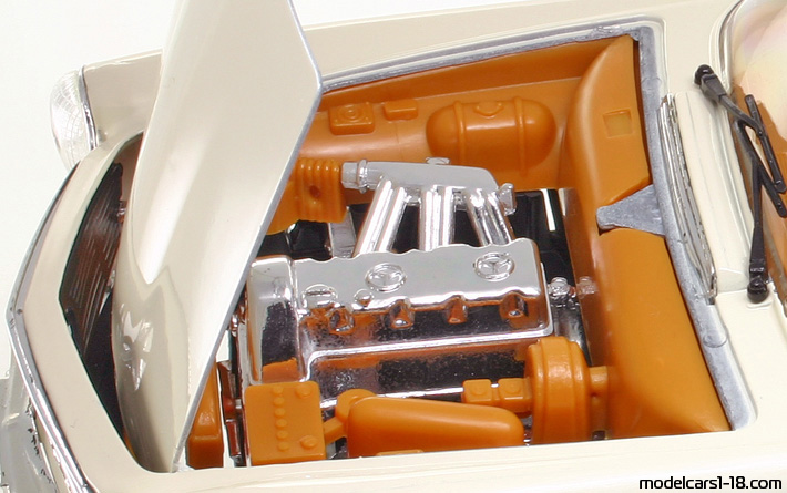 1963 - Mercedes 280 SL (W113) Techno Giodi 1/18 (Бял) Двигател