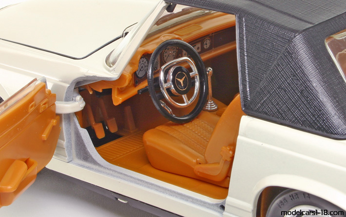 1963 - Mercedes 280 SL (W113) Techno Giodi 1/18 (Бял) Интериор арматурно табло