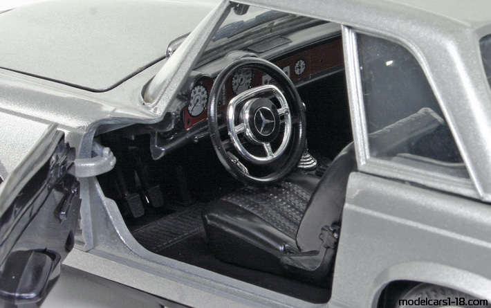 1963 - Mercedes 280 SL (W113) Techno Giodi 1/18 (Сребрист) Интериор арматурно табло