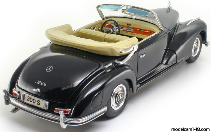1955 - Mercedes 300 S (W188) Maisto 1/18 (Черен) Задна дясна страна