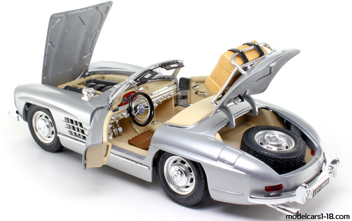 1957 - Mercedes 300 SL (W198) Bburago 1/18 (Сребрист) Отваряеми части