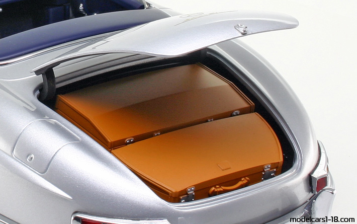 1957 - Mercedes 300 SL (W198) Minichamps 1/18 (Сребрист) Багажник / Отварящи се фарове