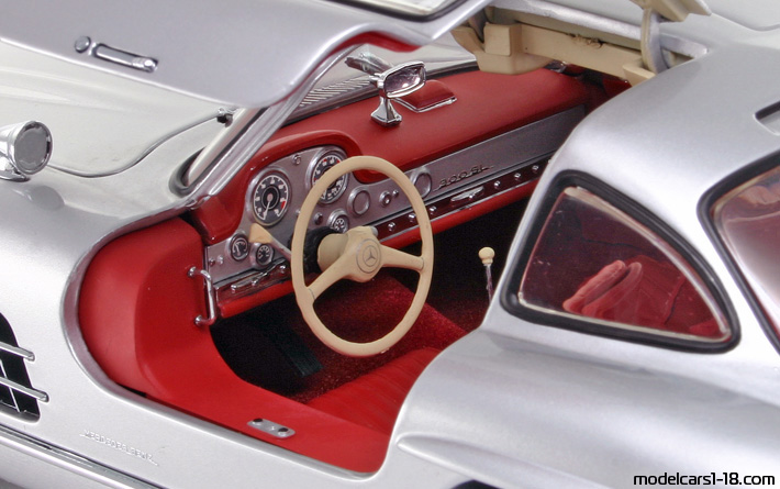 1954 - Mercedes 300 SL (W198) Minichamps 1/18 (Сребрист) Интериор арматурно табло