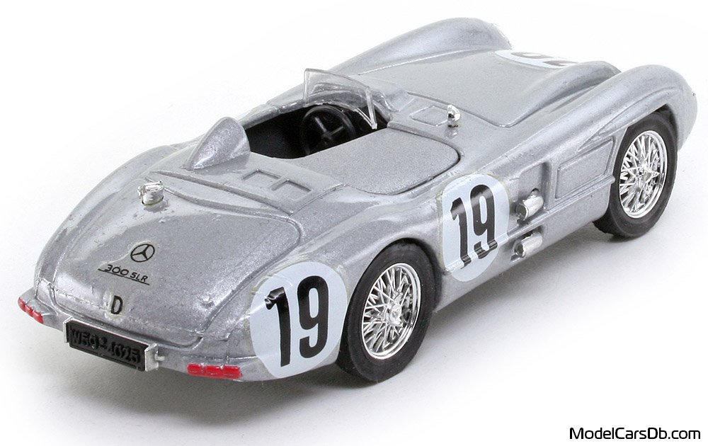 1955 - Mercedes 300 SLR (W196S) Brumm 1/43 (Сребрист / Бял) Задна дясна страна