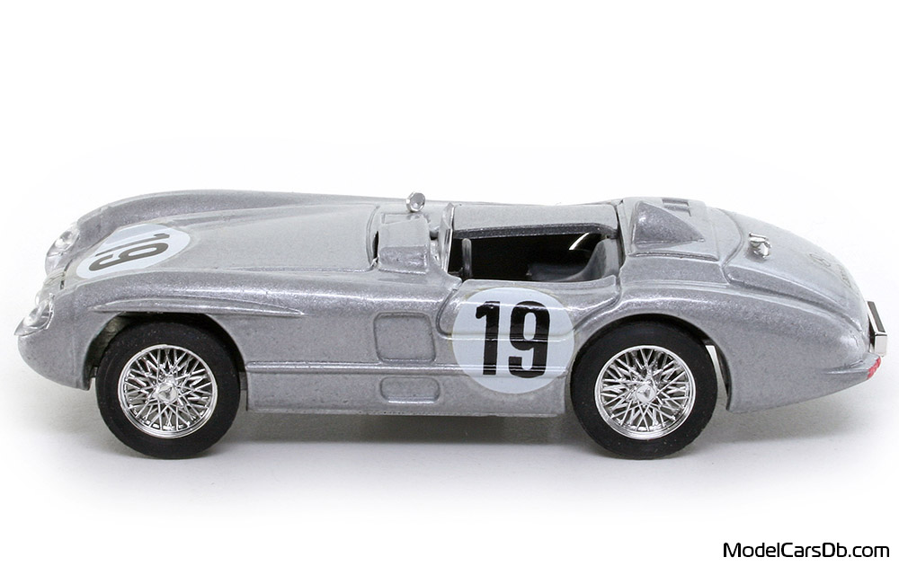1955 - Mercedes 300 SLR (W196S) Brumm 1/43 (Сребрист / Бял) Страна