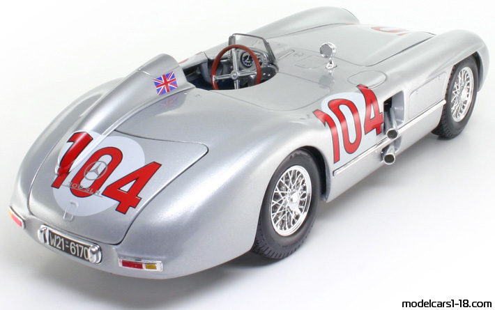 1955 - Mercedes 300 SLR (W196S) Maisto 1/18 (Сребрист) Задна дясна страна