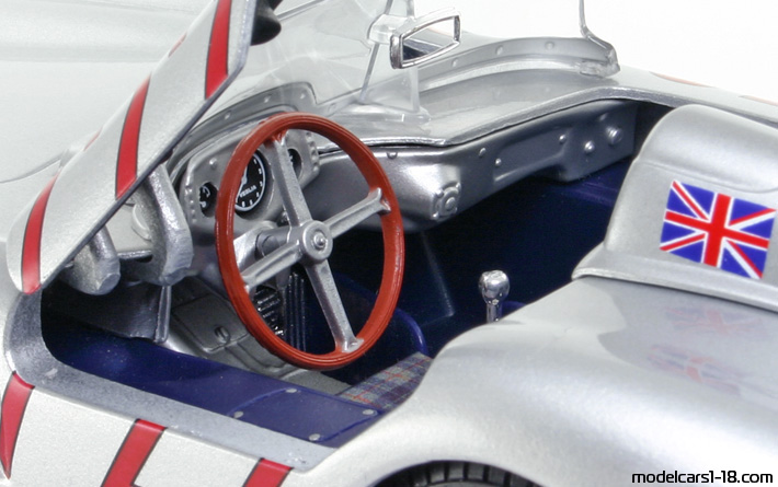 1955 - Mercedes 300 SLR (W196S) Maisto 1/18 (Сребрист) Интериор арматурно табло