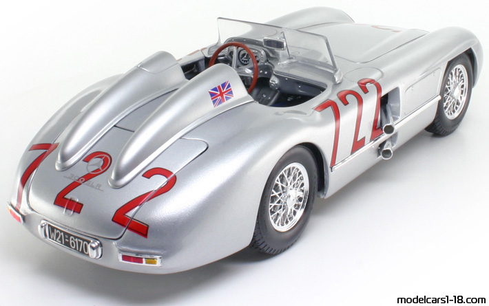 1955 - Mercedes 300 SLR (W196S) Maisto 1/18 (Сребрист) Задна дясна страна