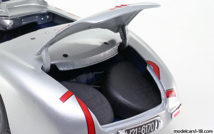 1955 - Mercedes 300 SLR (W196S) Maisto 1/18 (Сребрист) Багажник / Отварящи се фарове