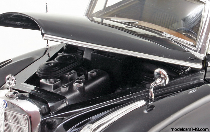 1955 - Mercedes 300 (W186) Ricko 1/18 (Черен) Двигател