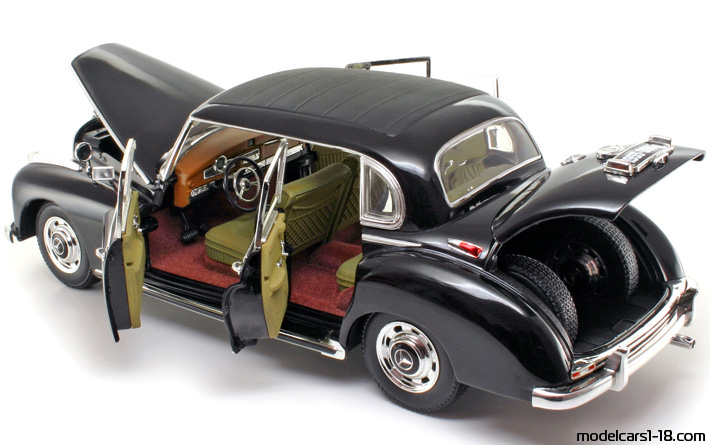 1955 - Mercedes 300 (W186) Ricko 1/18 (Черен) Отваряеми части