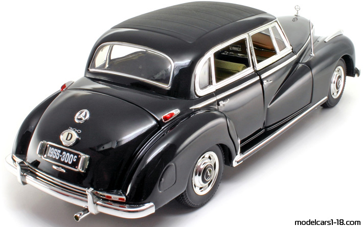 1955 - Mercedes 300 (W186) Ricko 1/18 (Черен) Задна дясна страна